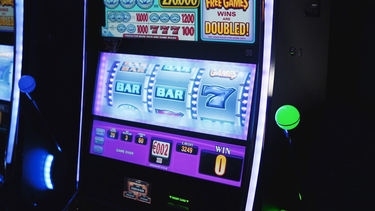 Tampilan meja Live Baccarat dengan dealer profesional di pramatic88